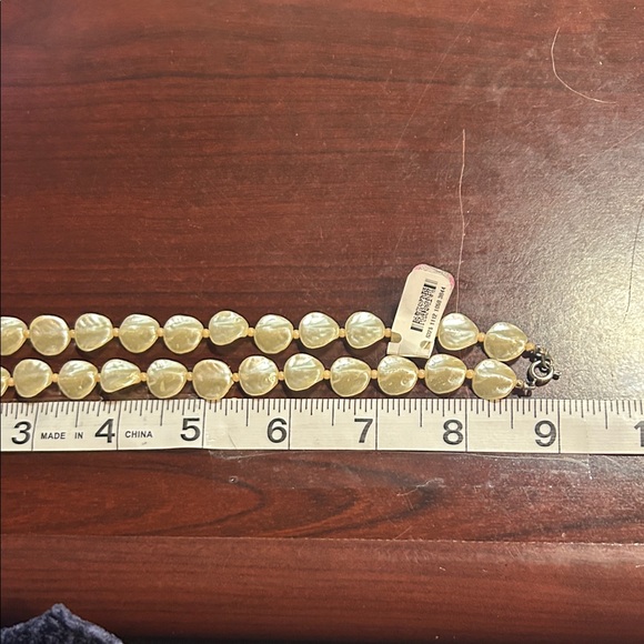 Elegant Pearl Necklace - Picture 4 of 4